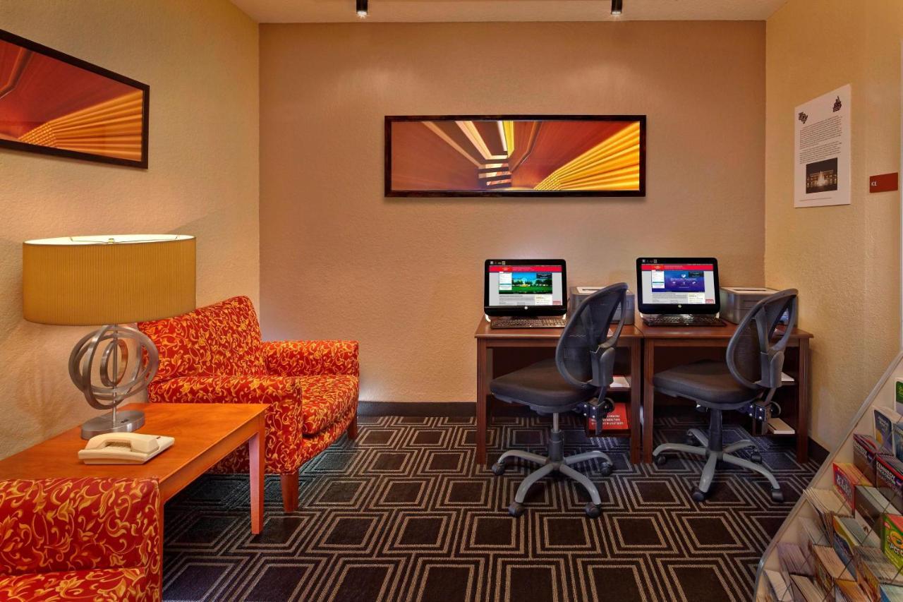 Towneplace Suites By Marriott Orlando East/Ucf Area Esterno foto